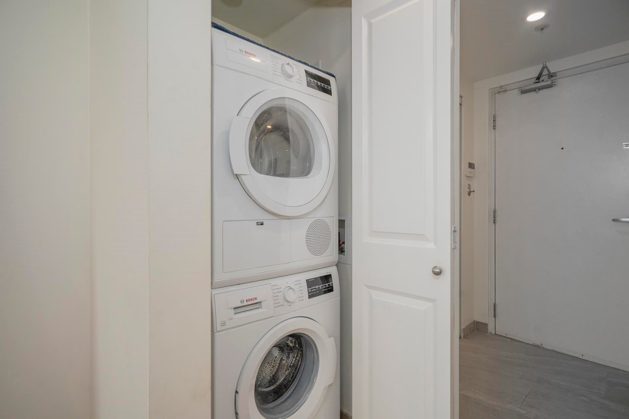 1302-183 Keefer Pl
