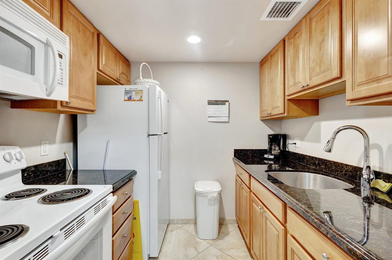 105 Paradise Harbour Boulevard #109