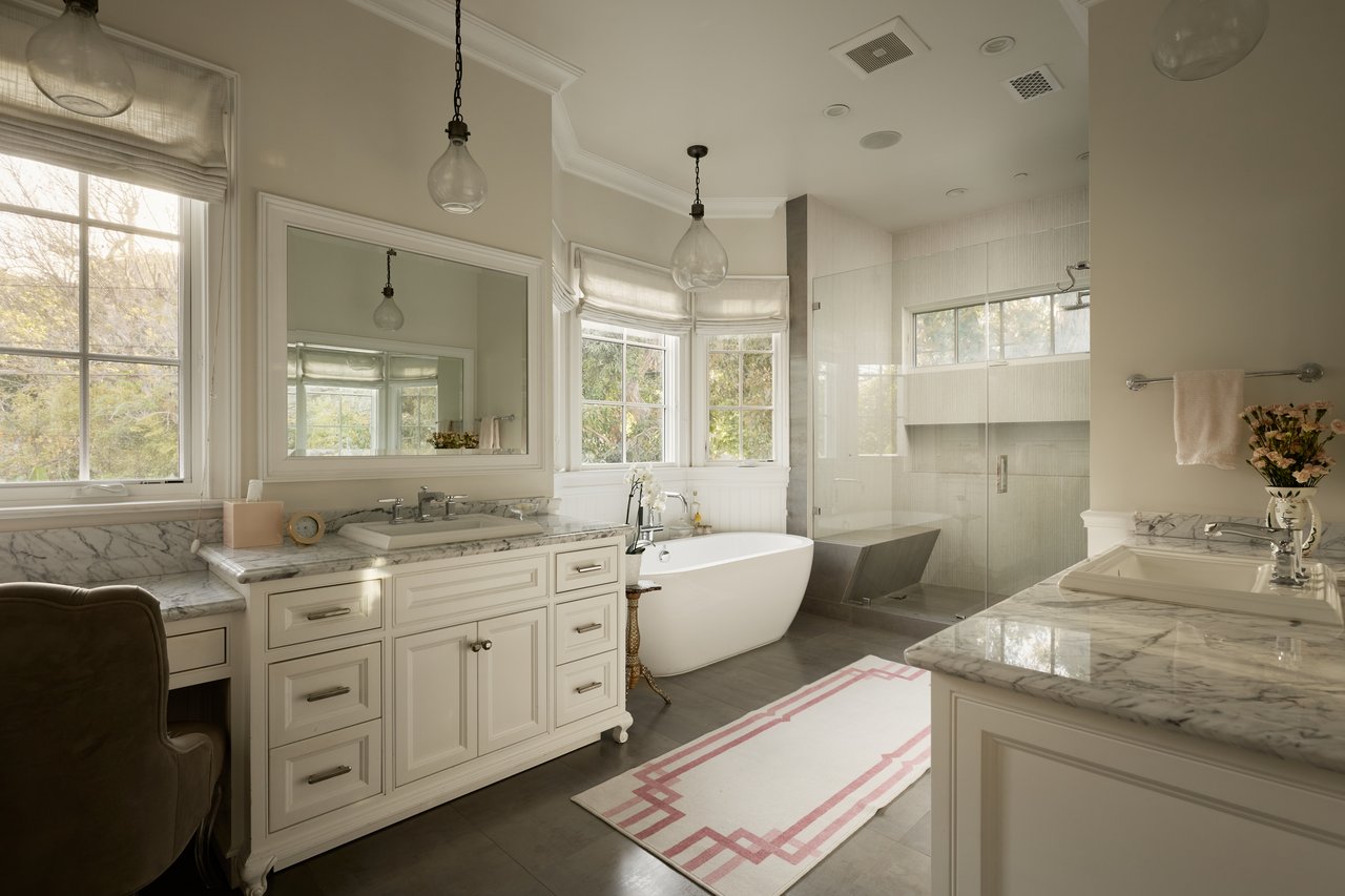 361 N Bowling Green Way