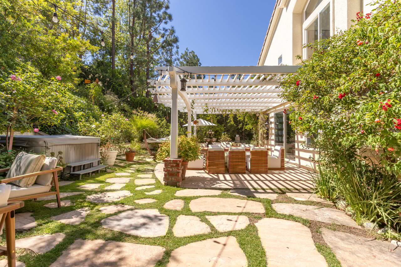 5985 Vista De La Luz