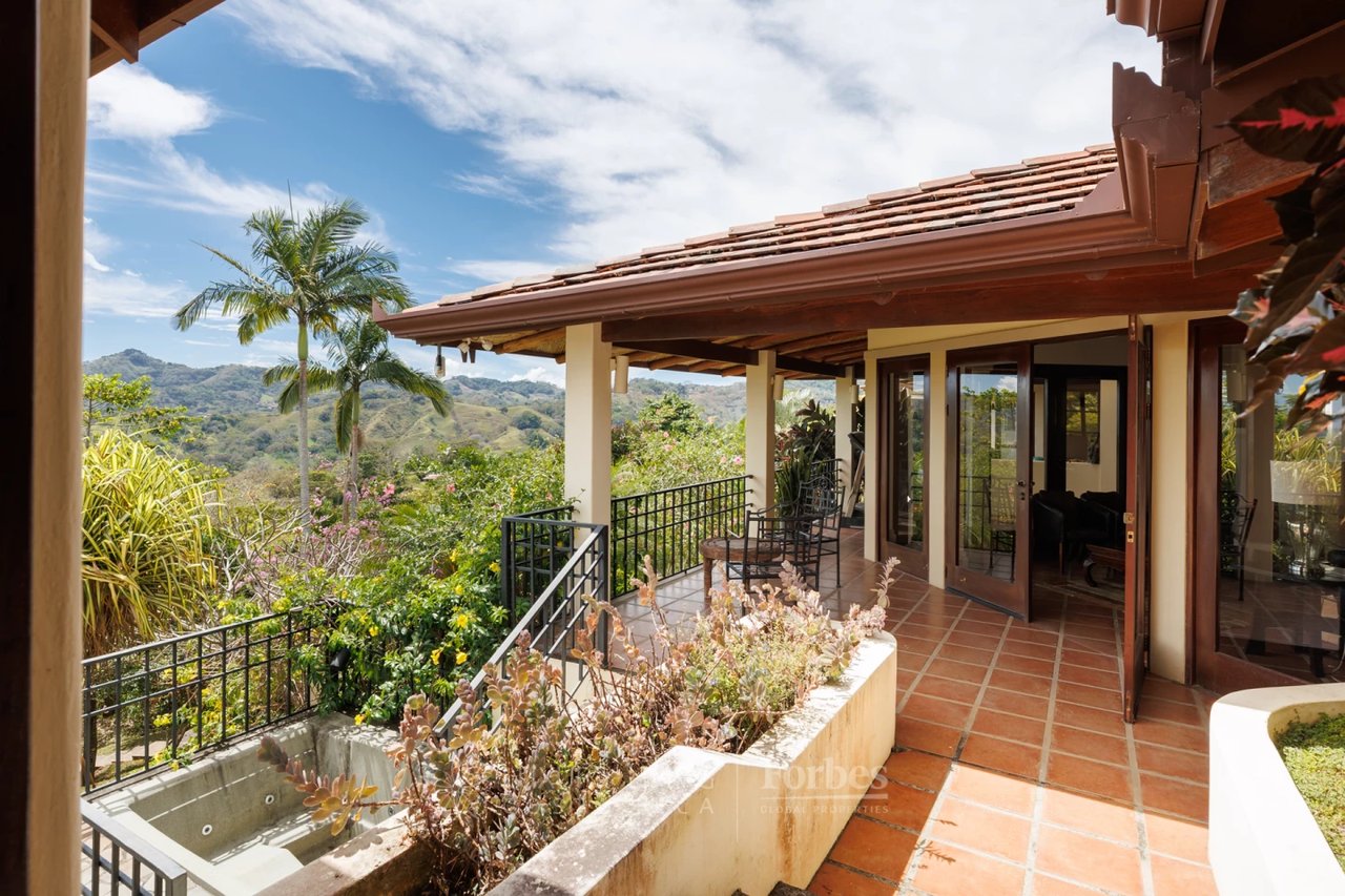 20875 - Villa Plumeria: Atenas, 3.8 Ha with Pool, Coffee Plantation & Views