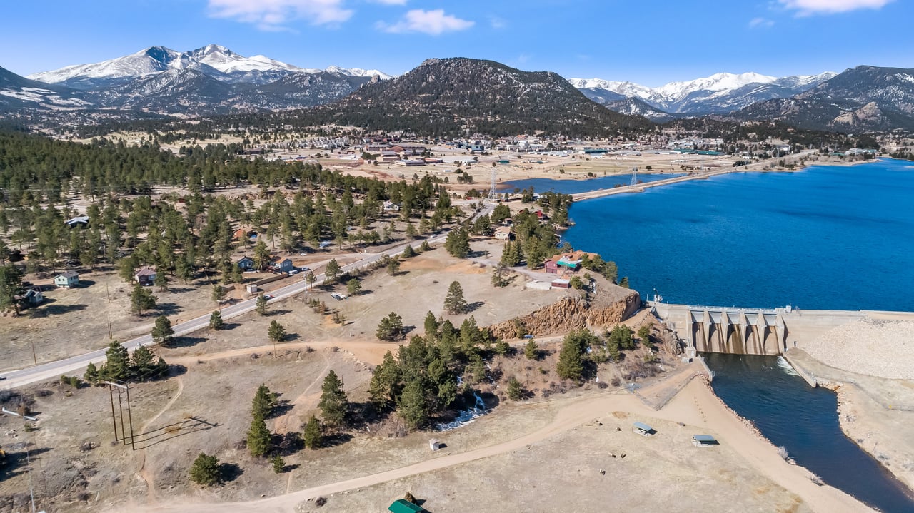 Historic Mall House Overlooking Lake Estes