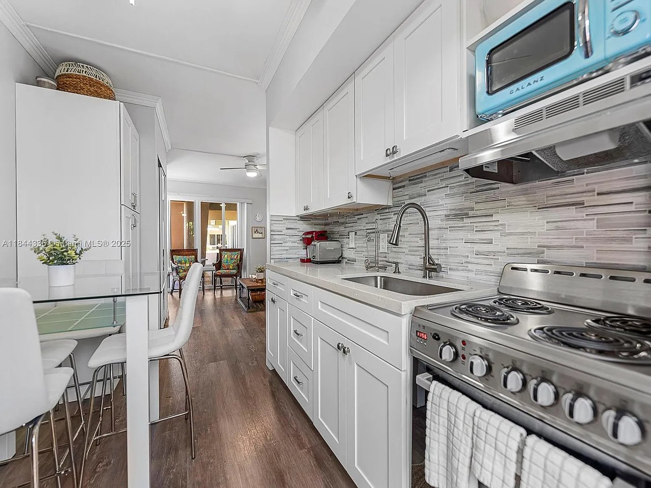 555 N Riverside Dr #4