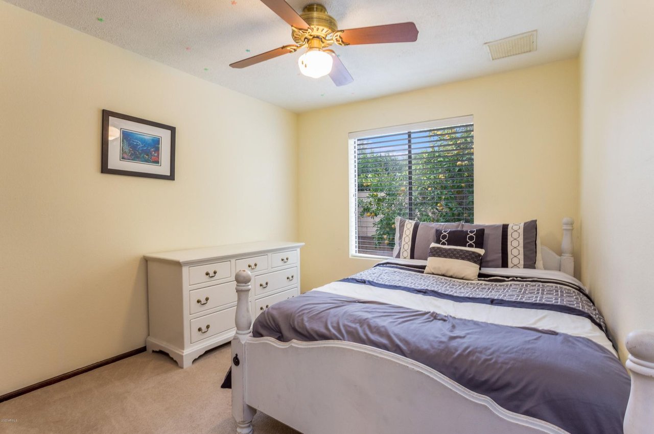 16043 N 52nd Pl