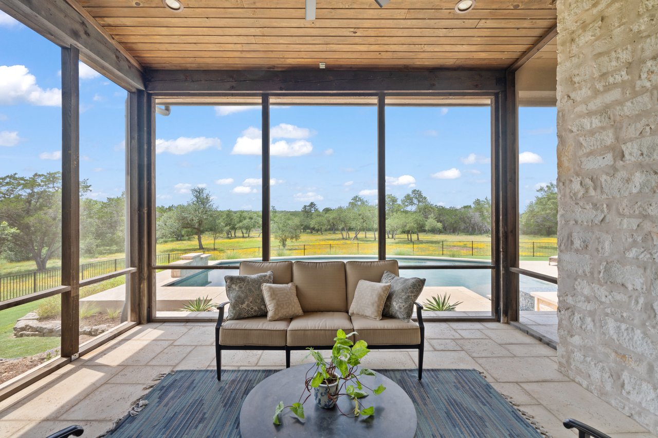 1457 Avenida High View