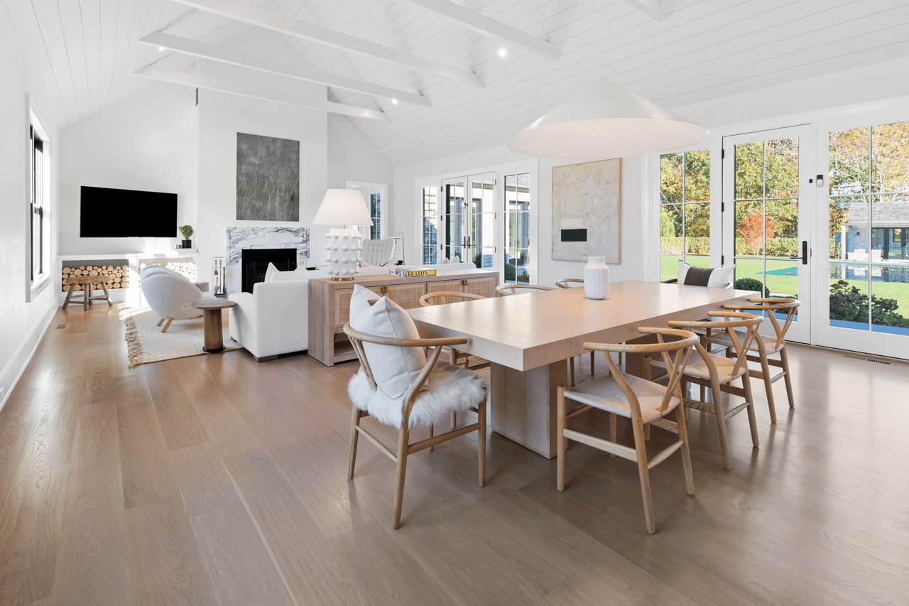 472 Edge of Woods Rd