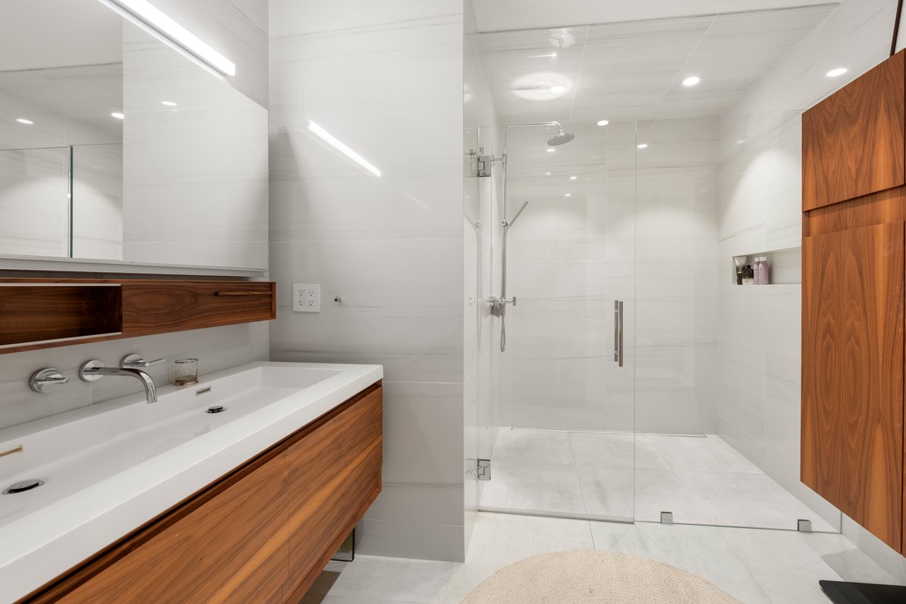 82 Pinckney Street, A