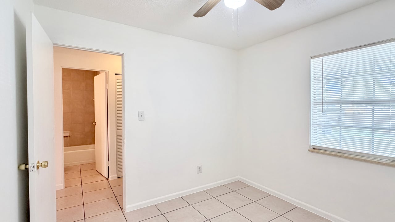 Casselberry Three-Bedroom, Two-Bathroom Duplex Unit with Private Yard