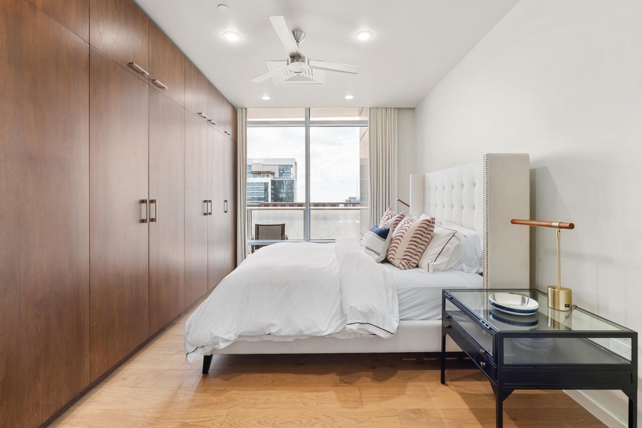 200 Congress Avenue #37H