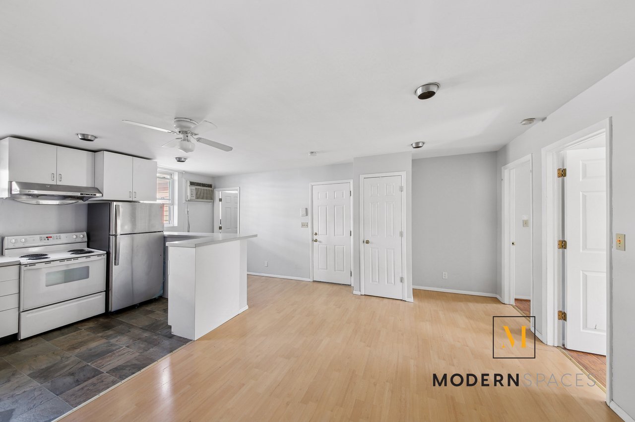 Large 2-Bed in LIC