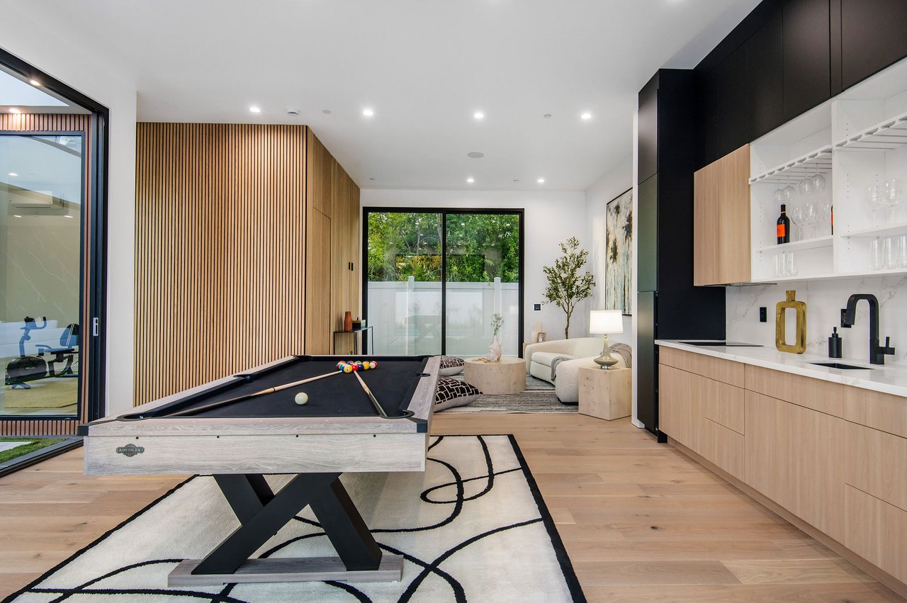 5132 Lindley Ave, Encino