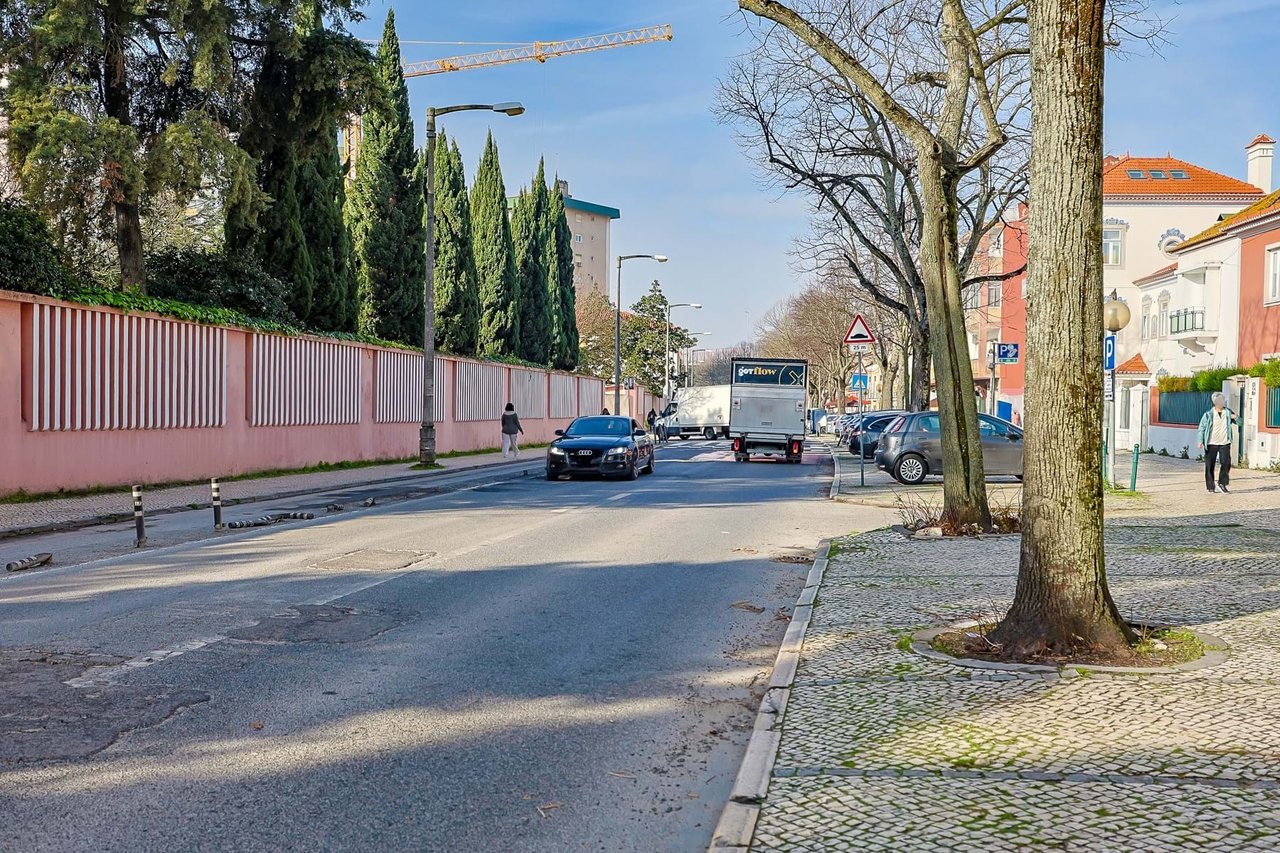 Four Prime Retail Spaces in Alto do Lumiar 