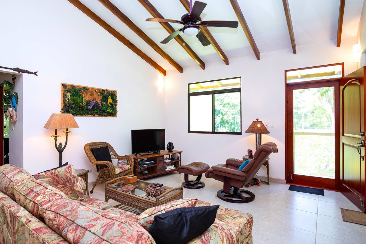Wheelchair Friendly- 2 Bedroom house in a Quiet Community