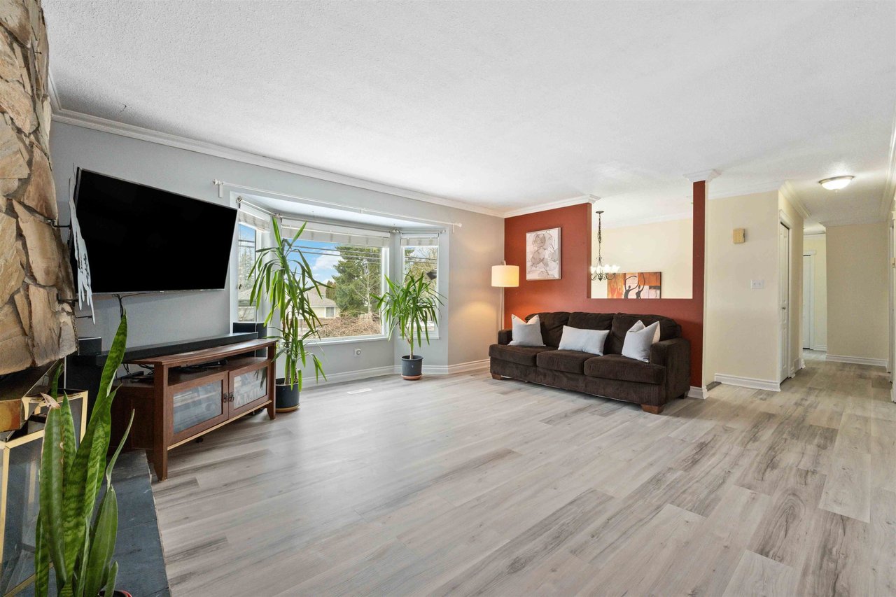 15774 96 Ave