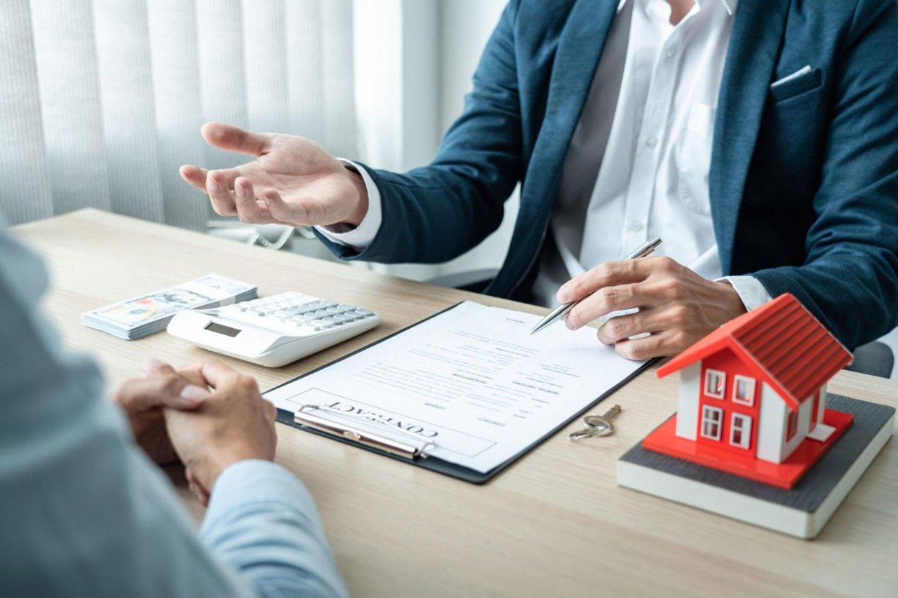 How to Confidently Choose a Luxury Real Estate Agent to Work With