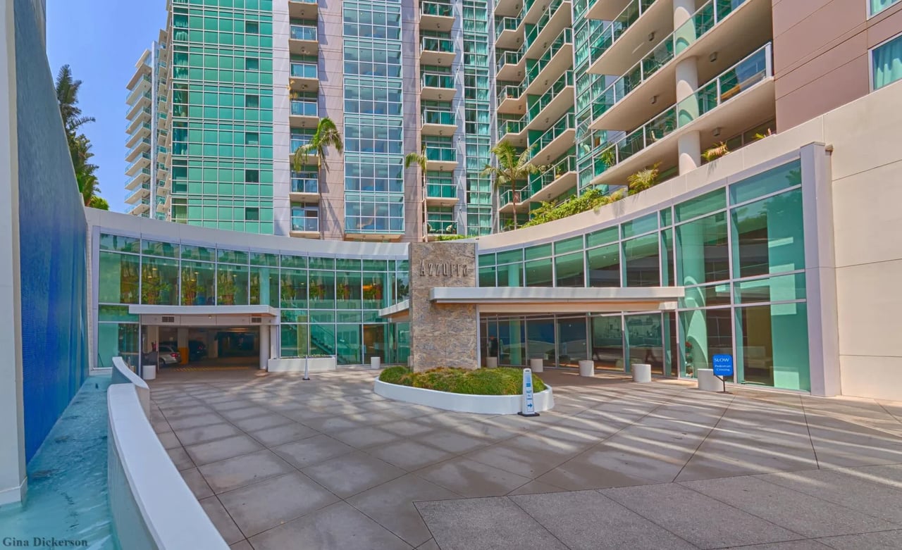 13700 Marina Pointe Dr, 317