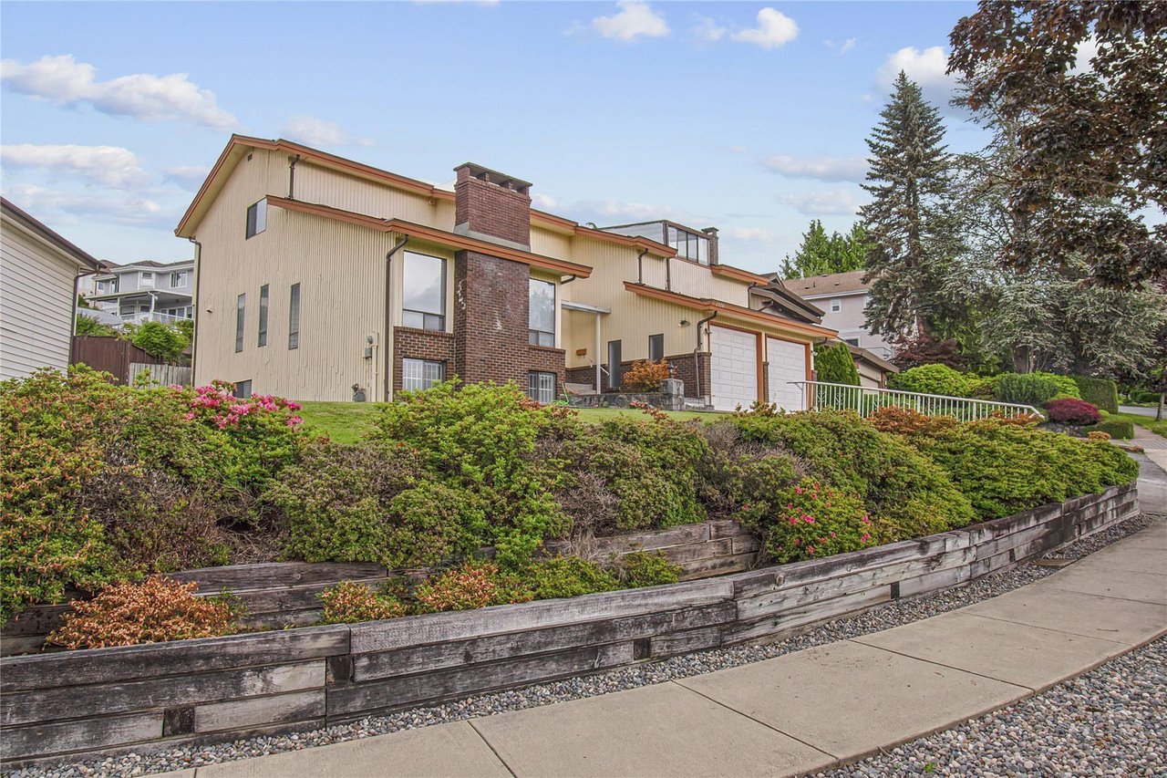 2920 Camrose Dr
