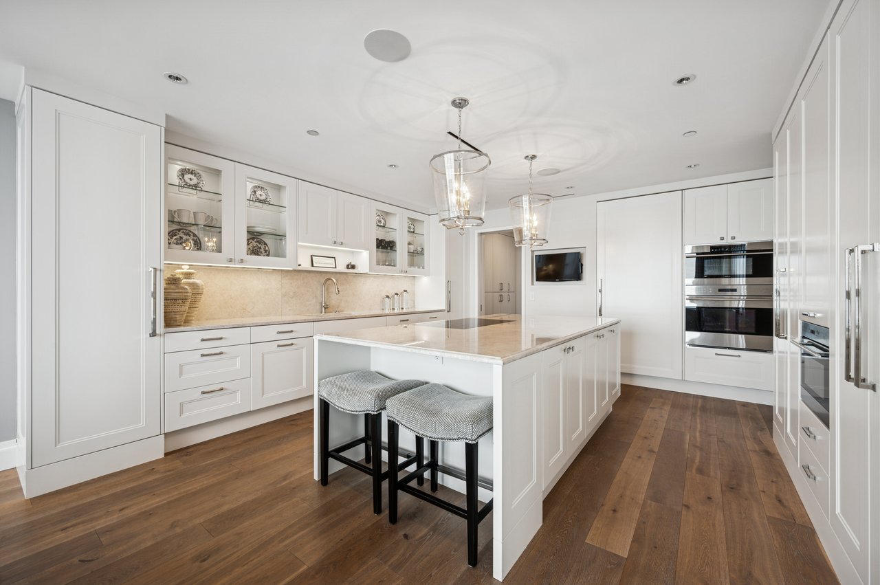 180 E Pearson Street Unit: 5603