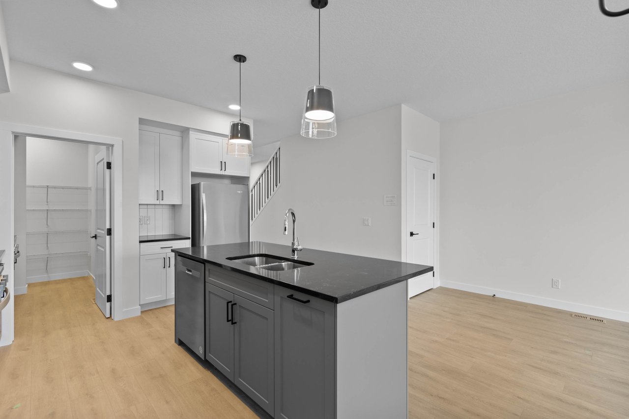 175 Belvedere Crescent SE