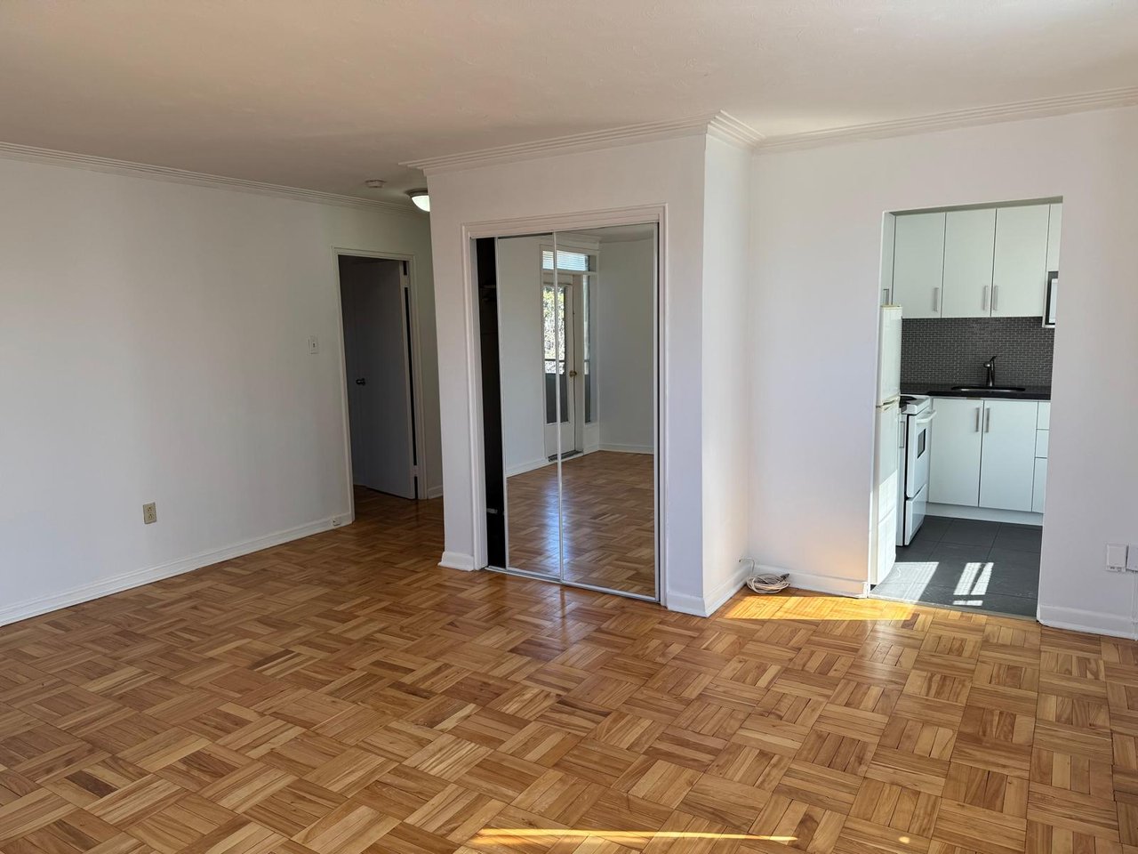 1112 Avenue Rd Unit: 302