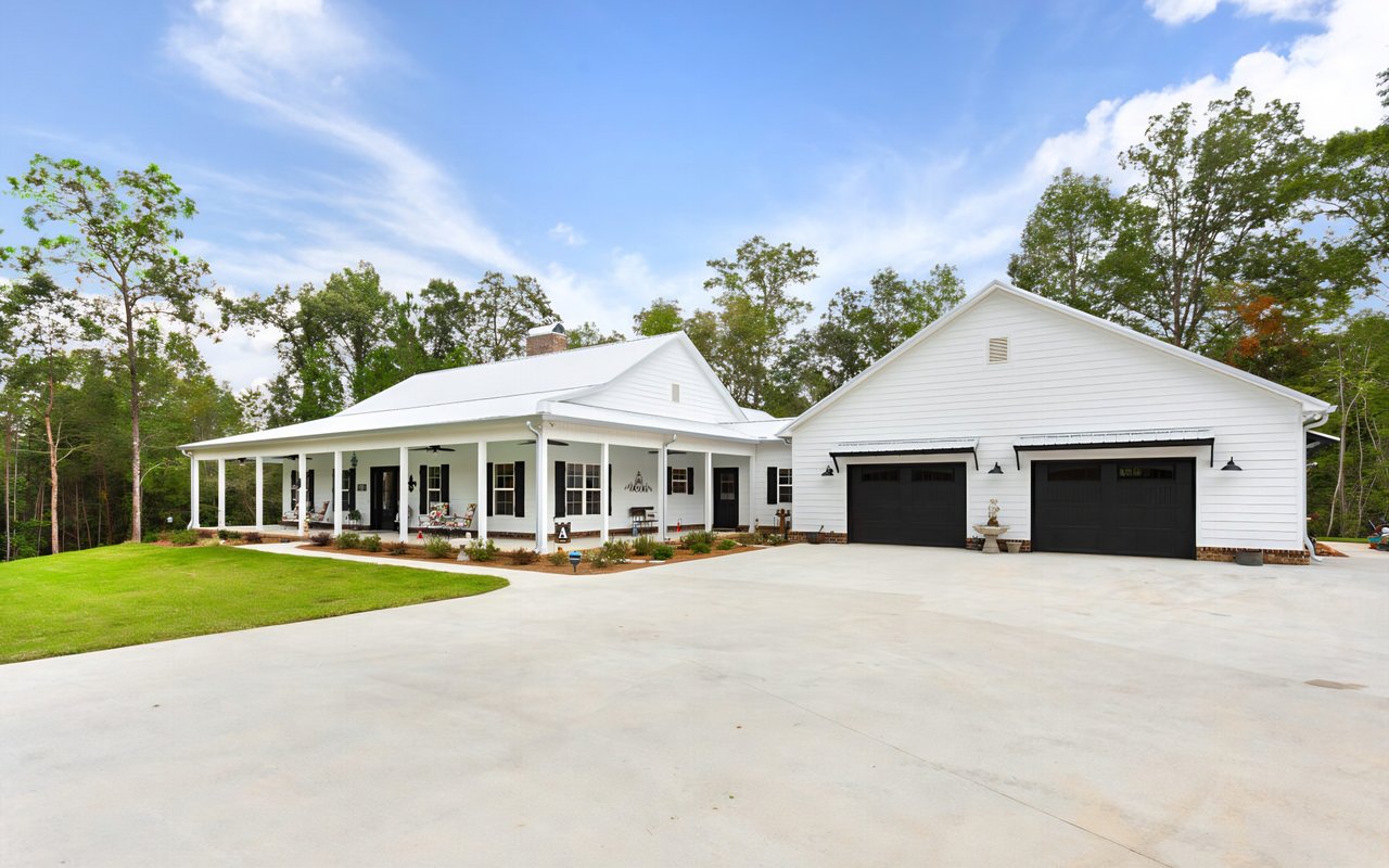 Featured Garage Doors