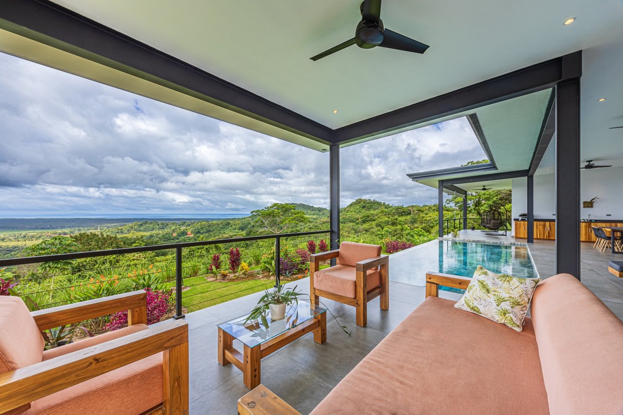 Stunning Off-Grid Modern Home with Spectacular Views and Expansion Potential In Tres Rios