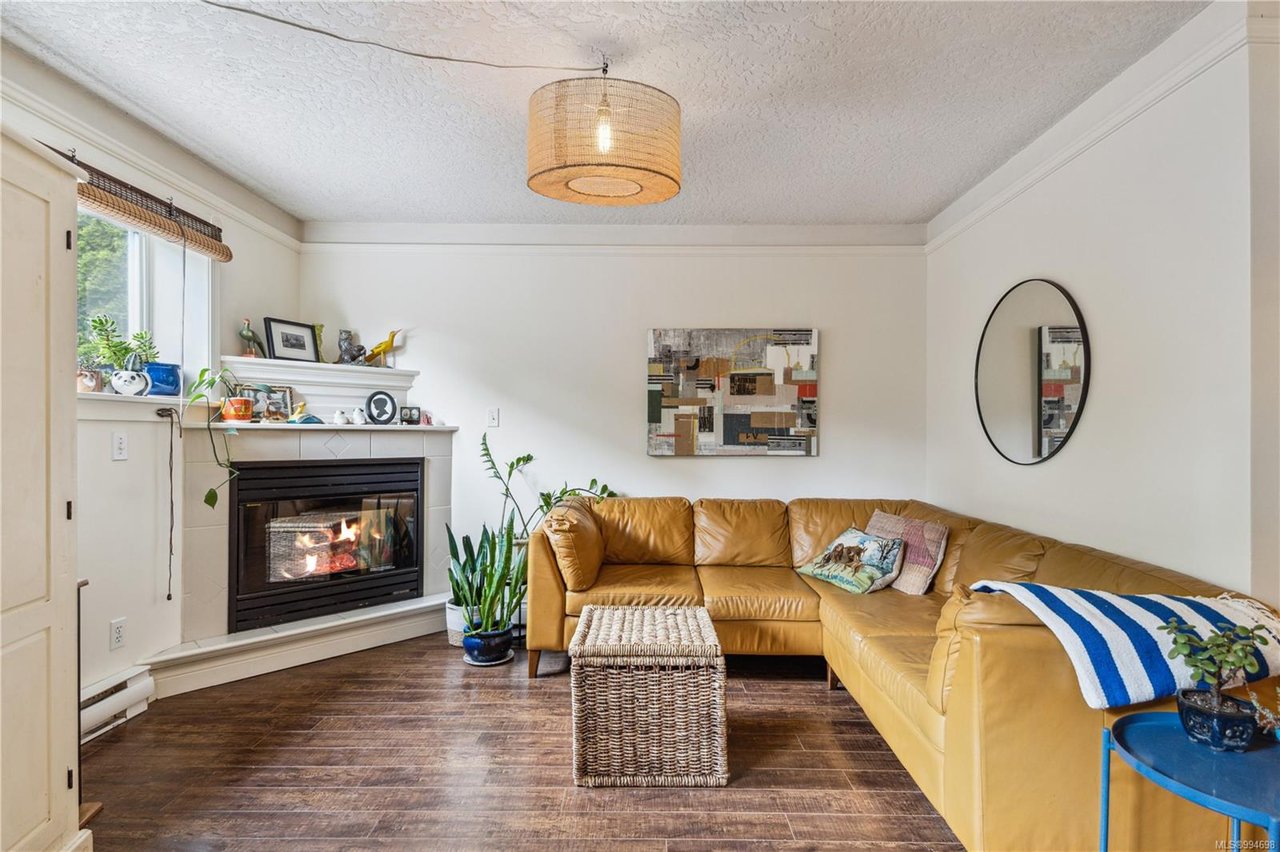 D-112 Clarence St