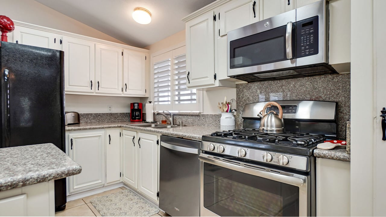 8651 Foothill Boulevard 35