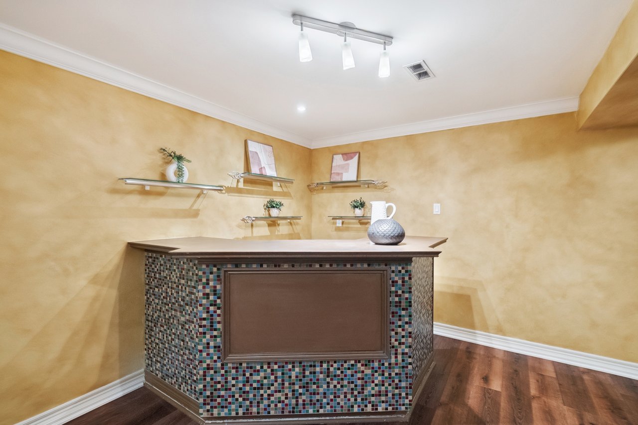 140 Reeve Dr