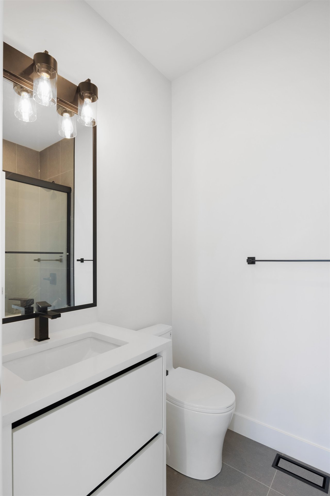26-3385 Mamquam Rd