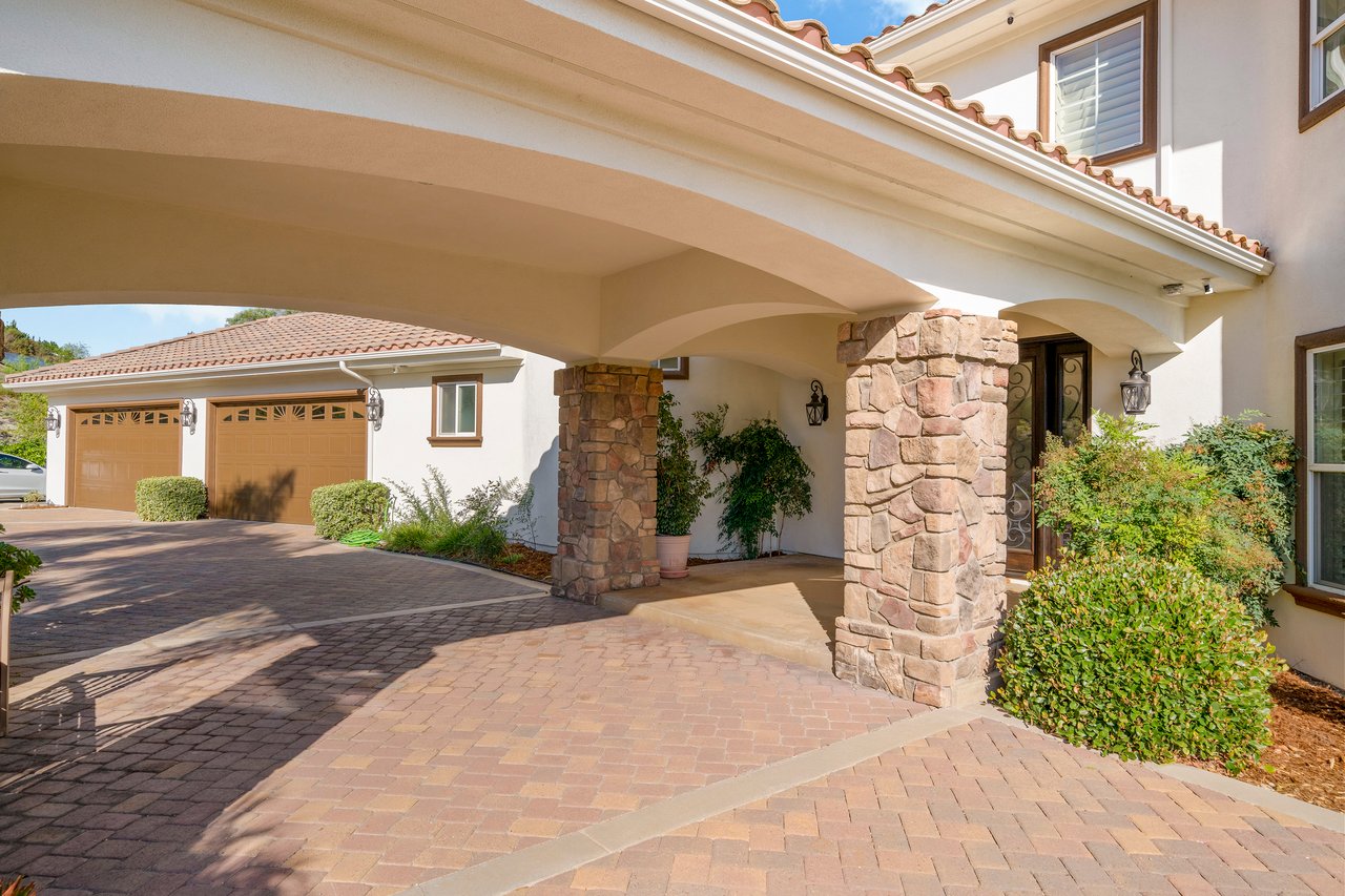 21100 Paseo Montana