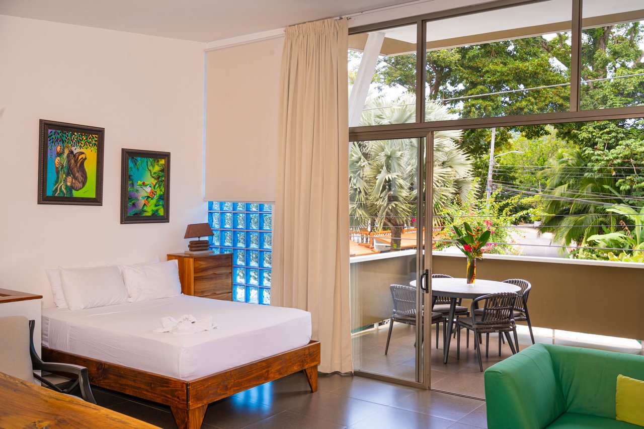 22 Unit Tropical Boutique Hotel steps from Manuel Antonio Park & Beach