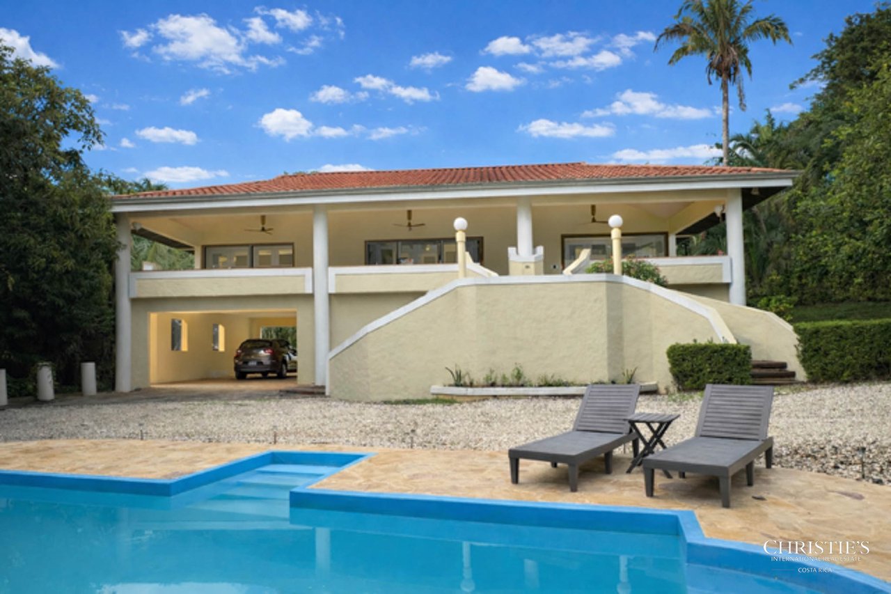 Tambor Cottage on the Pond
