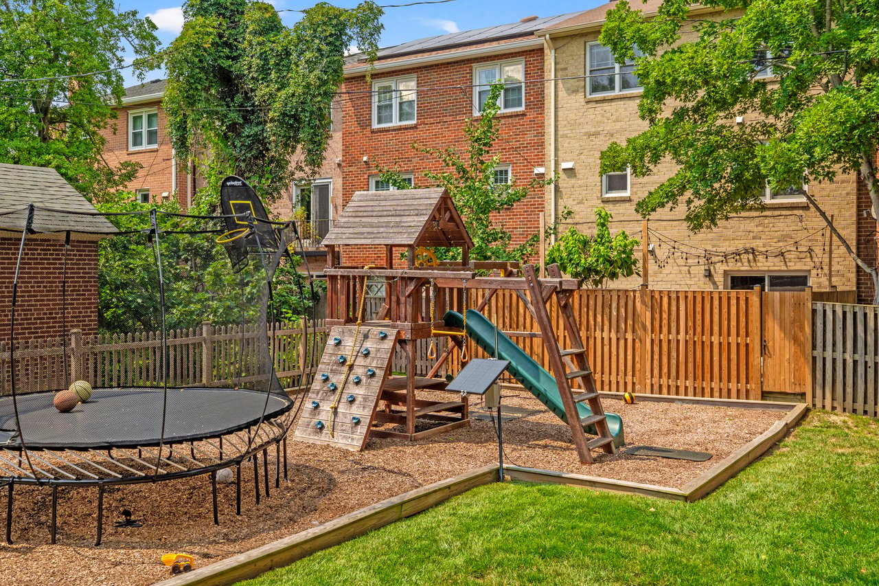 21 W Oak Street