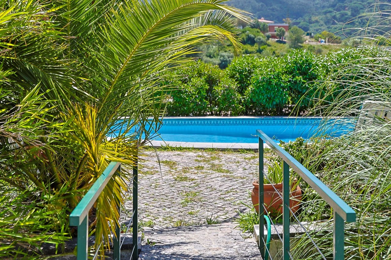 Exclusive Family Villa with Expansive Gardens Near Sintra’s UNESCO Heritage Centre