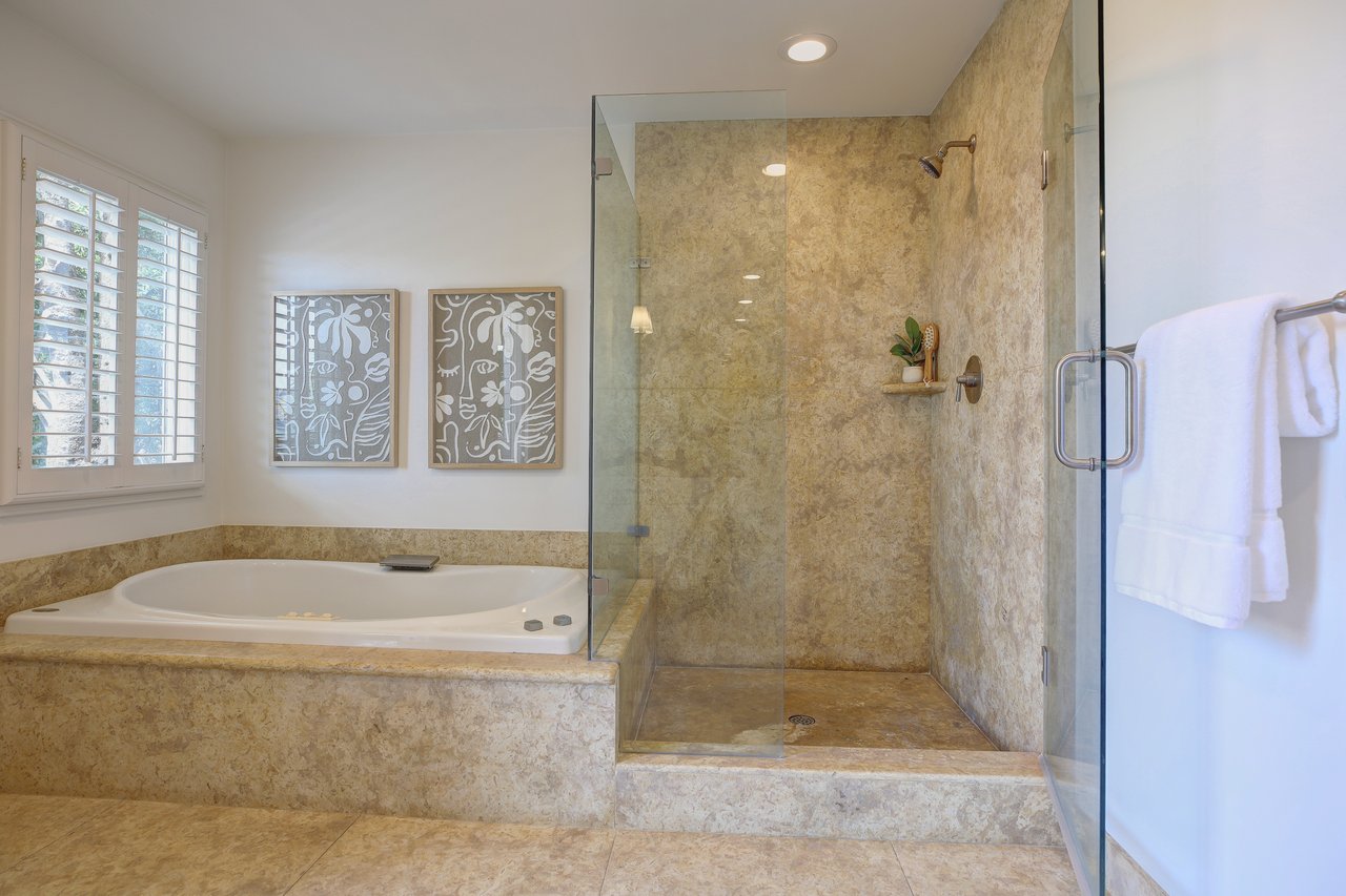 Picturesque and Private View Residence