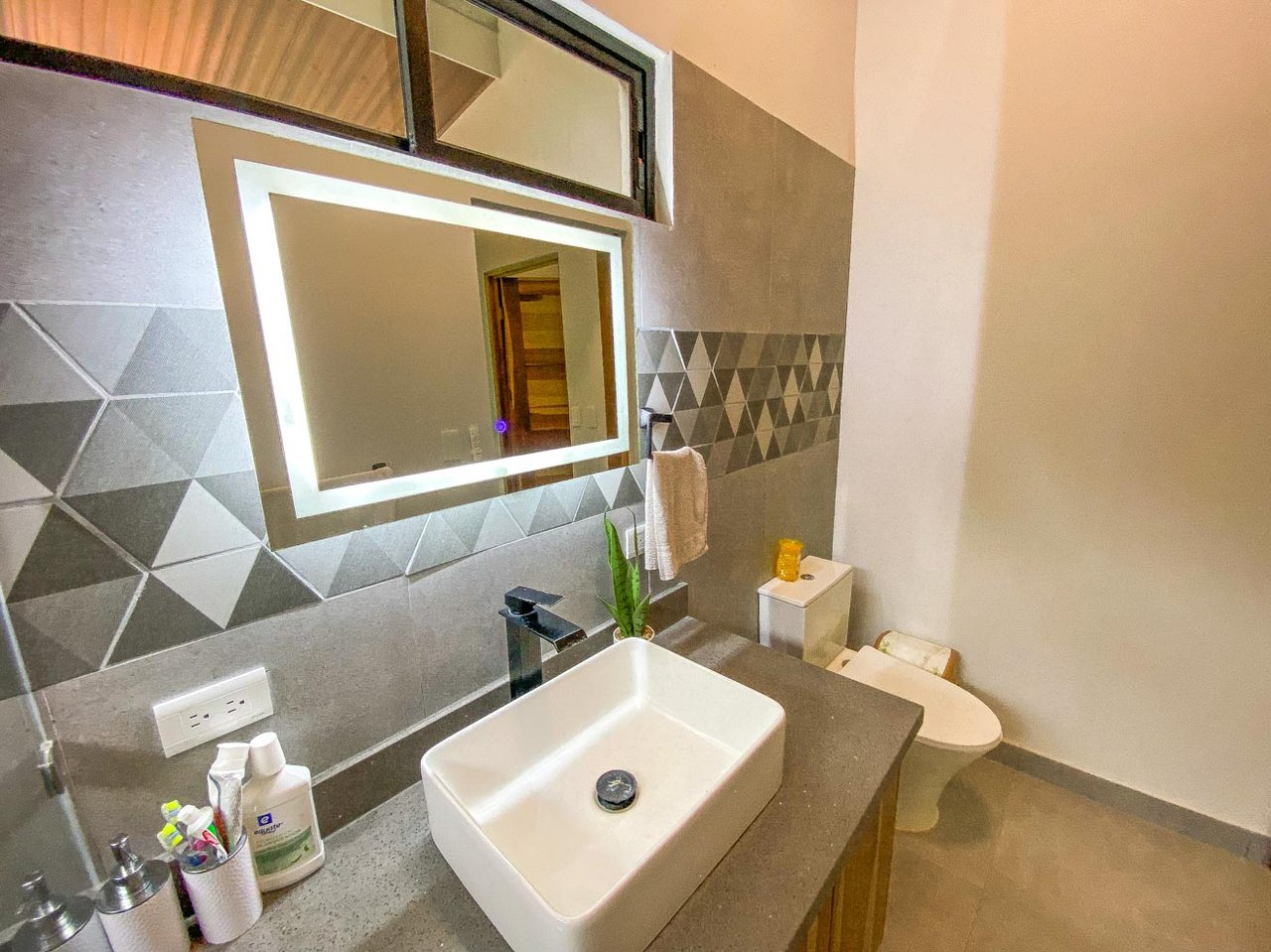 3-Bed Home on Calle Principal Ojochal with River & Jungle