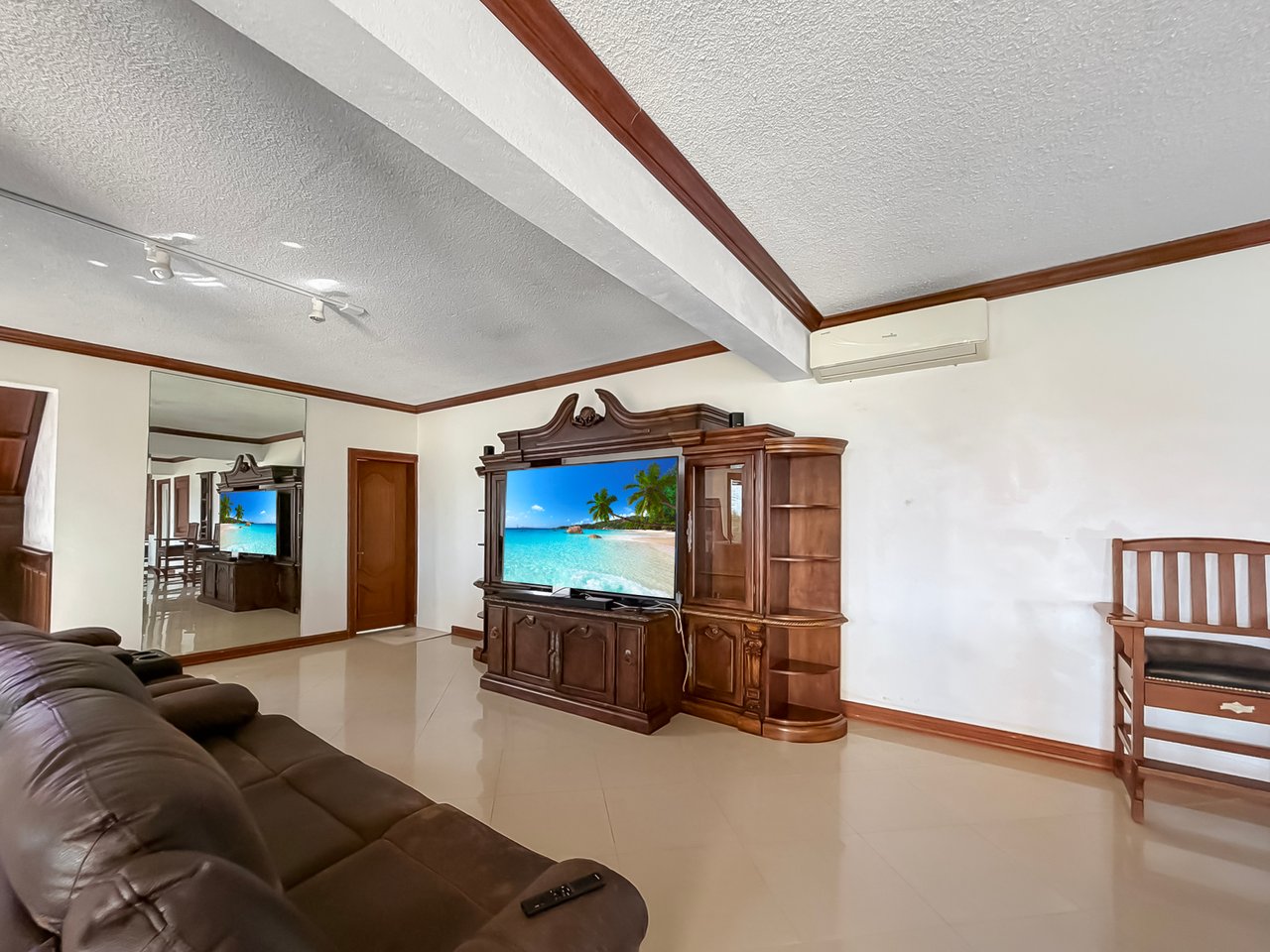 565 Parham Town 7 Bedroom Villa