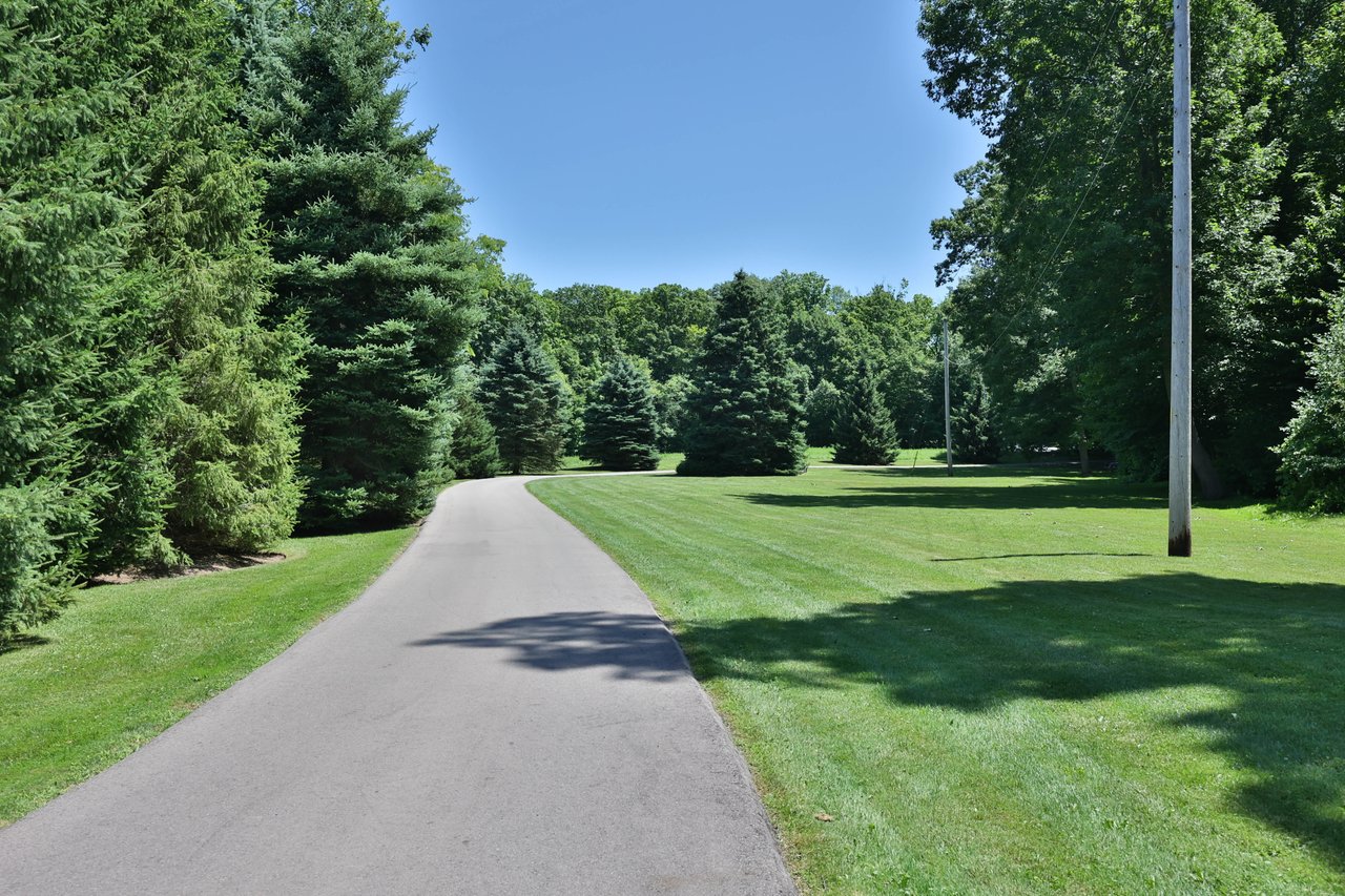1270 1 Side Road, Burlington