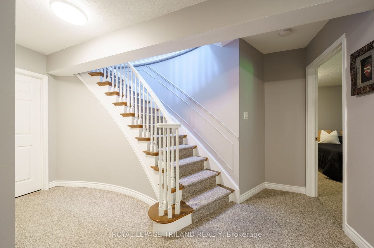 60 Rosecliffe Cres 12