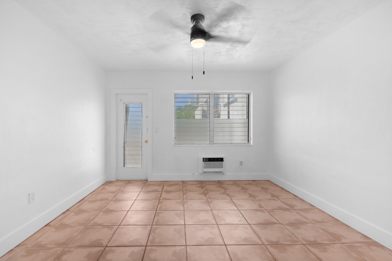 🌊 Waterfront One-Bedroom with Balcony – Miami Beach Lifestyle!