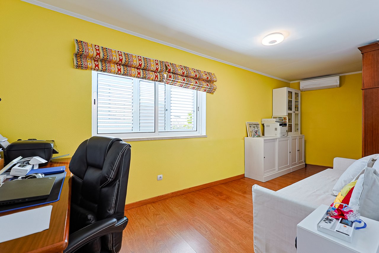 Exclusive 4,000 m² Estate in Azeitão with Tennis Court, Spa & Approved Development Project