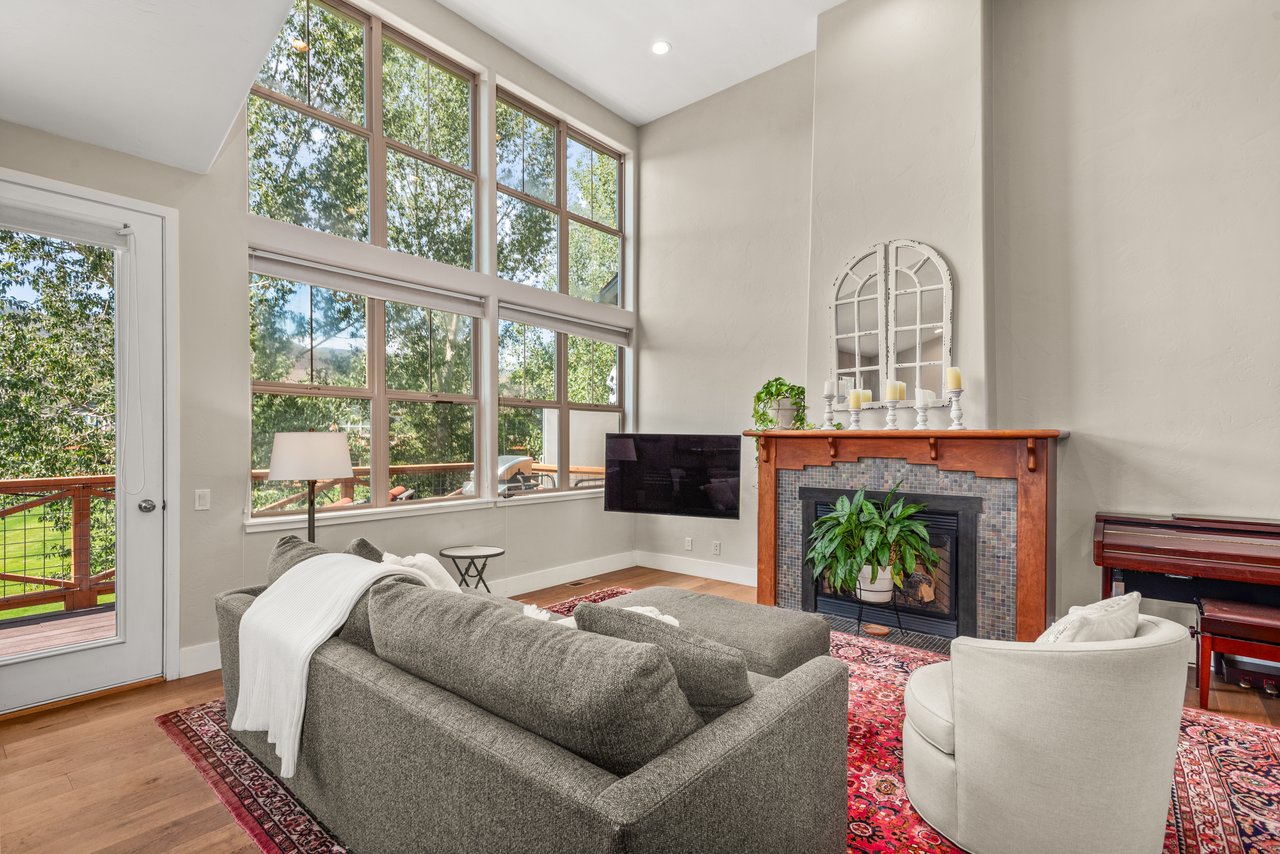 Warm & Inviting Willits Townhome
