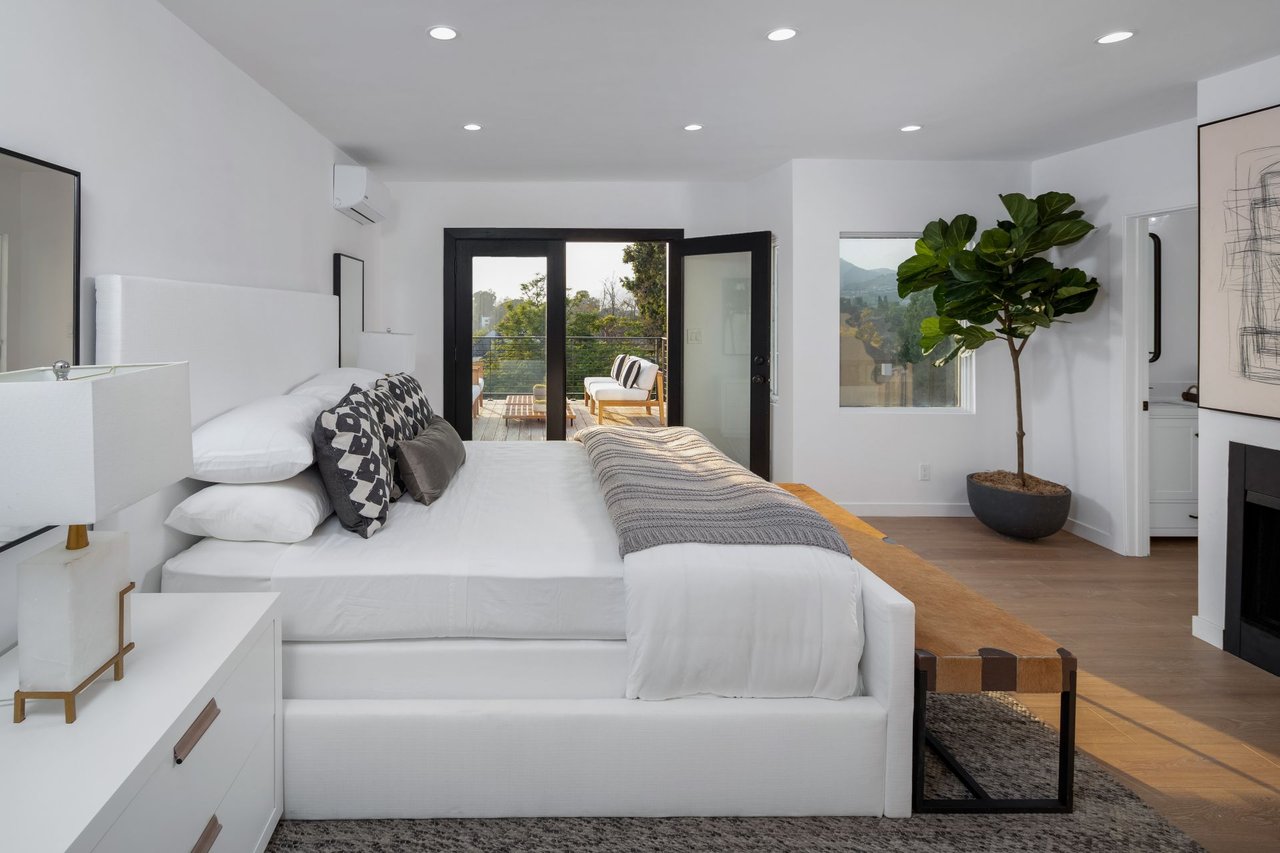 574 Mount Holyoke Ave