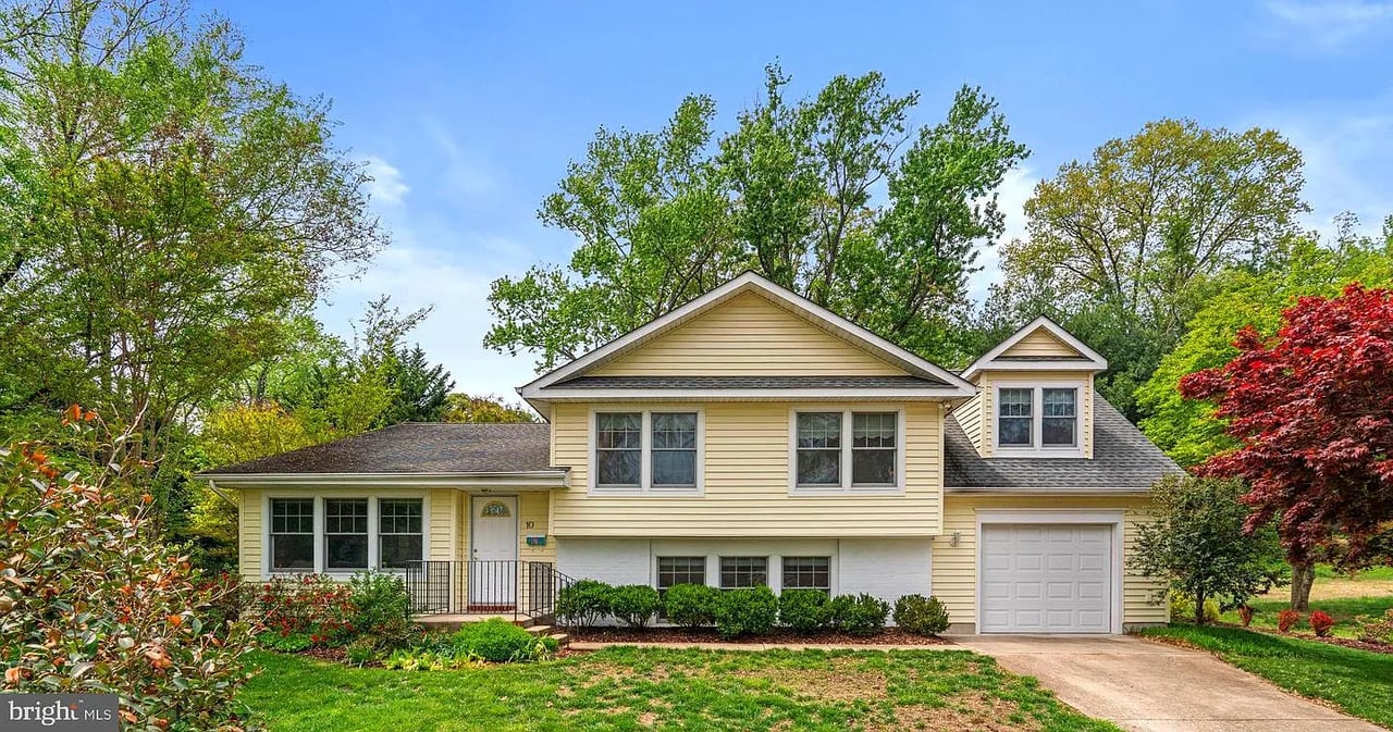 10 Carole Ct