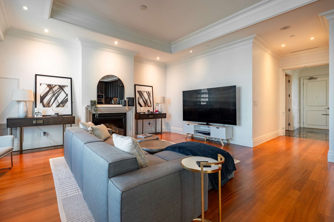 311 Bay St #5104, Toronto