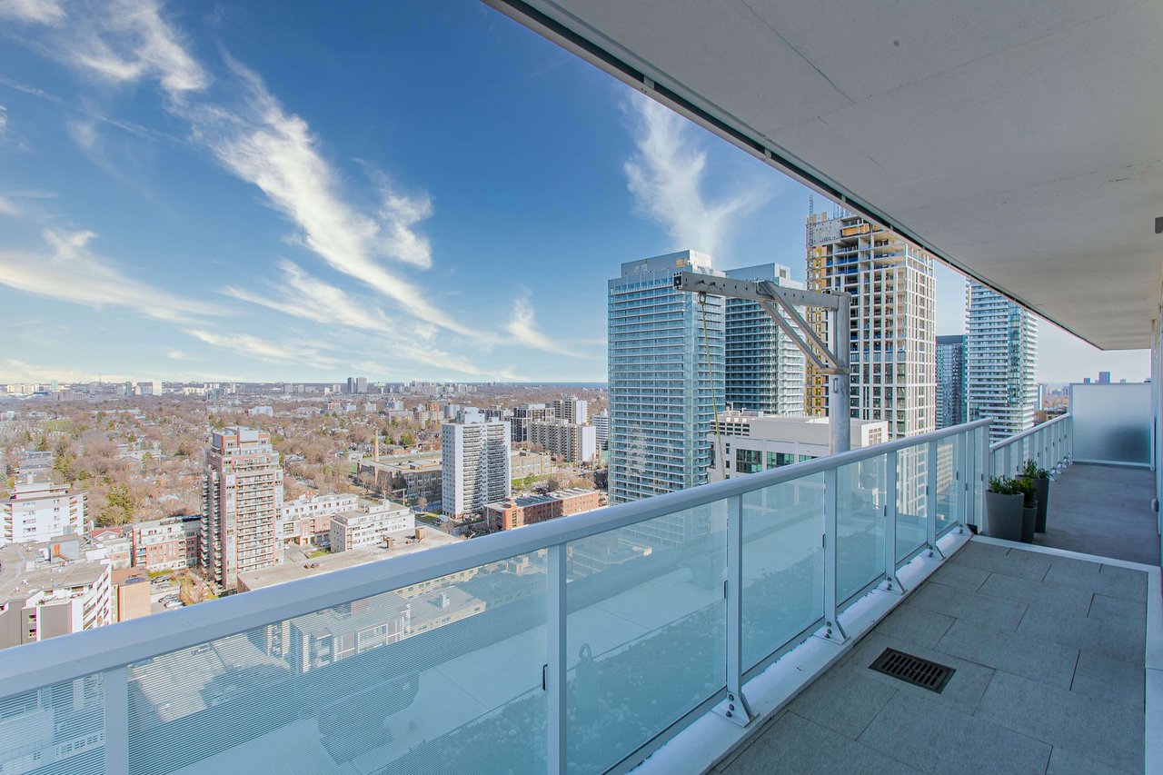 Skyline Sanctuary With Huge Terrace