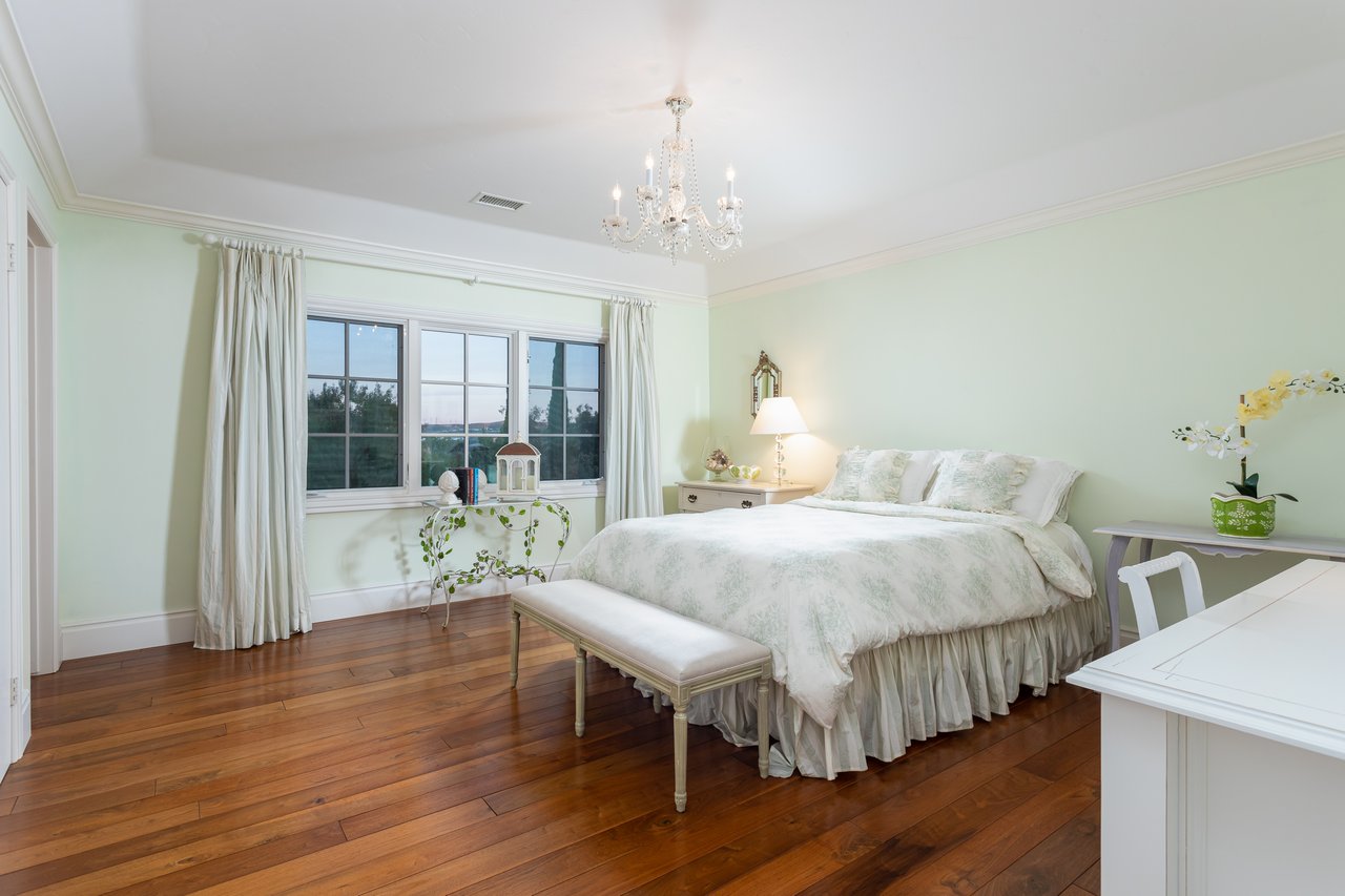 30602 Hunt Club Dr