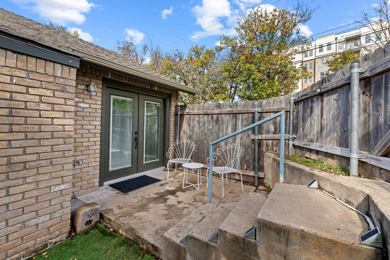 Bright & Chic Corner Lot Home in Coppertree Condos