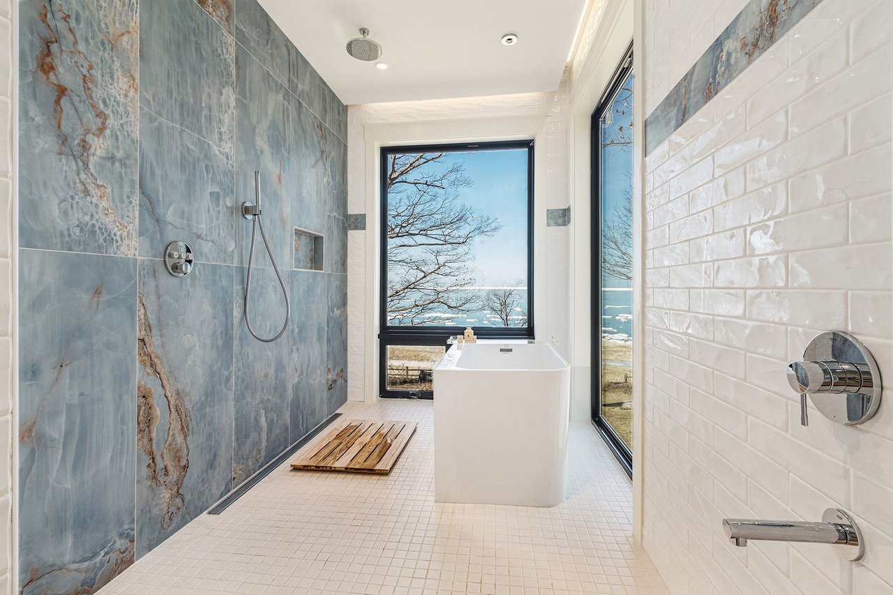 2578 2576, 2572 Lakeshore Drive